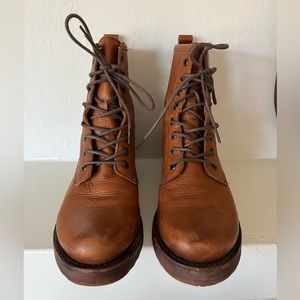 Frye Veronica Combat boot in Caramel size 7